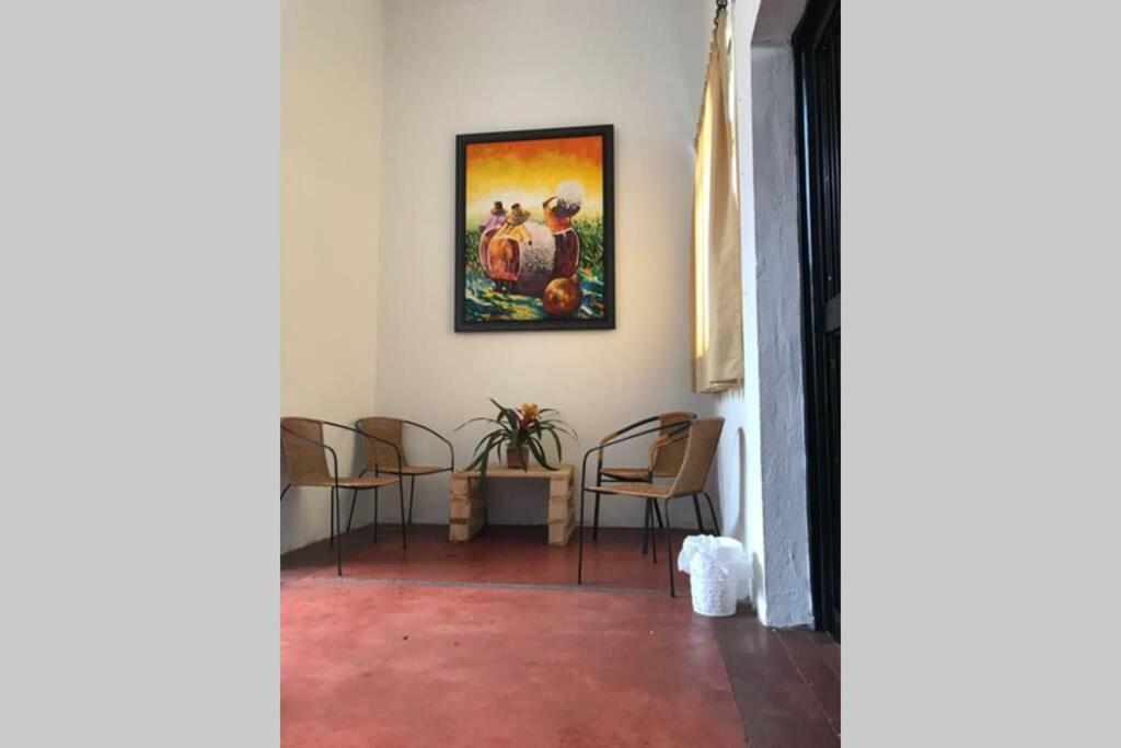 Parrot House San Antonio * Cali