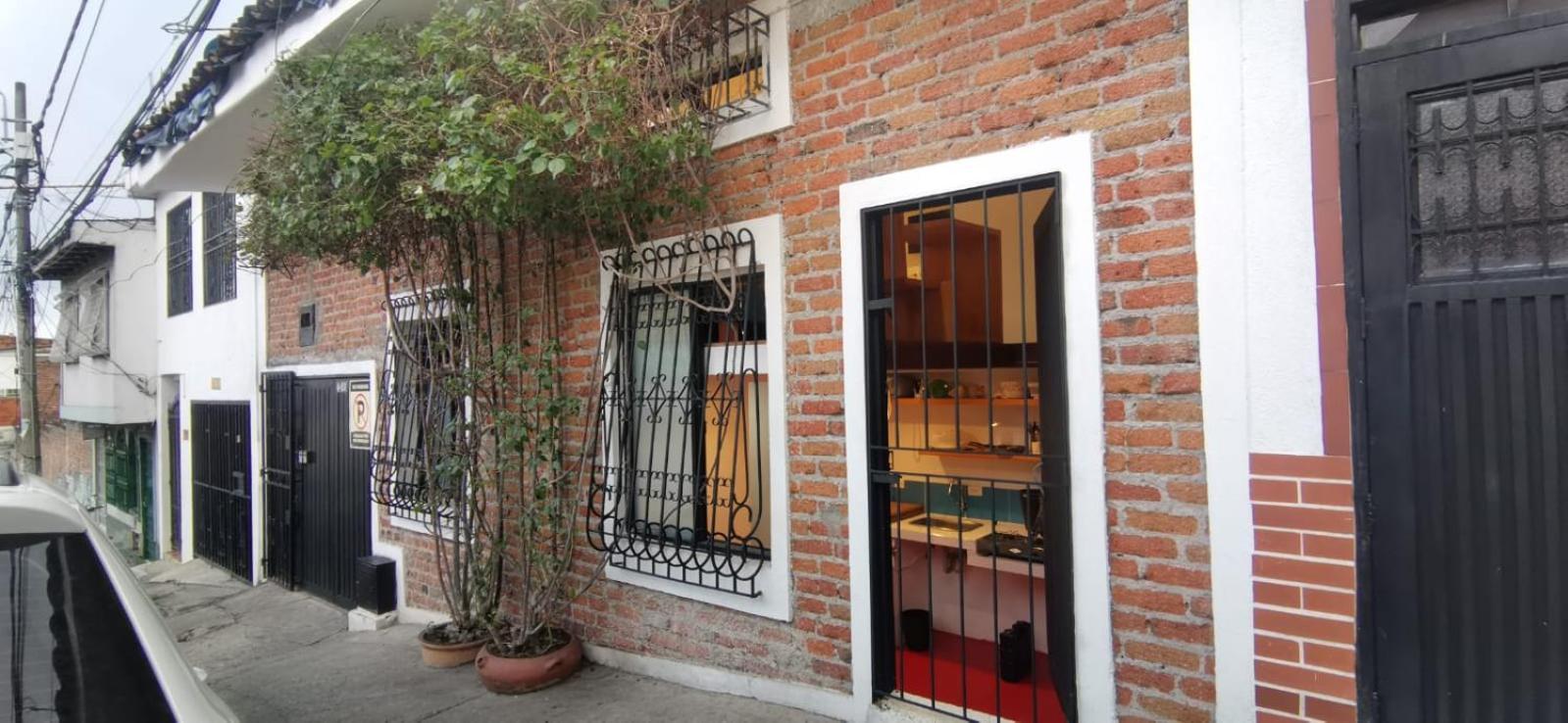 Parrot House San Antonio *